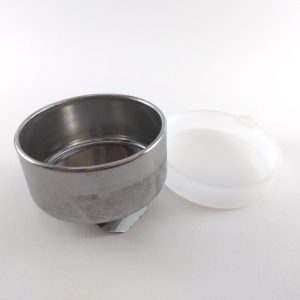 Aceitera metalica con tapa plastica